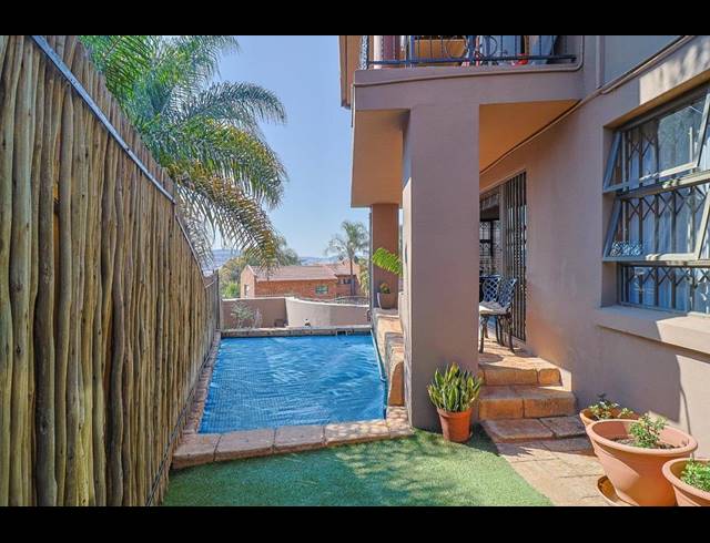 4 BEDROOM TOWNHOUSE FOR SALE IN GLENVISTA